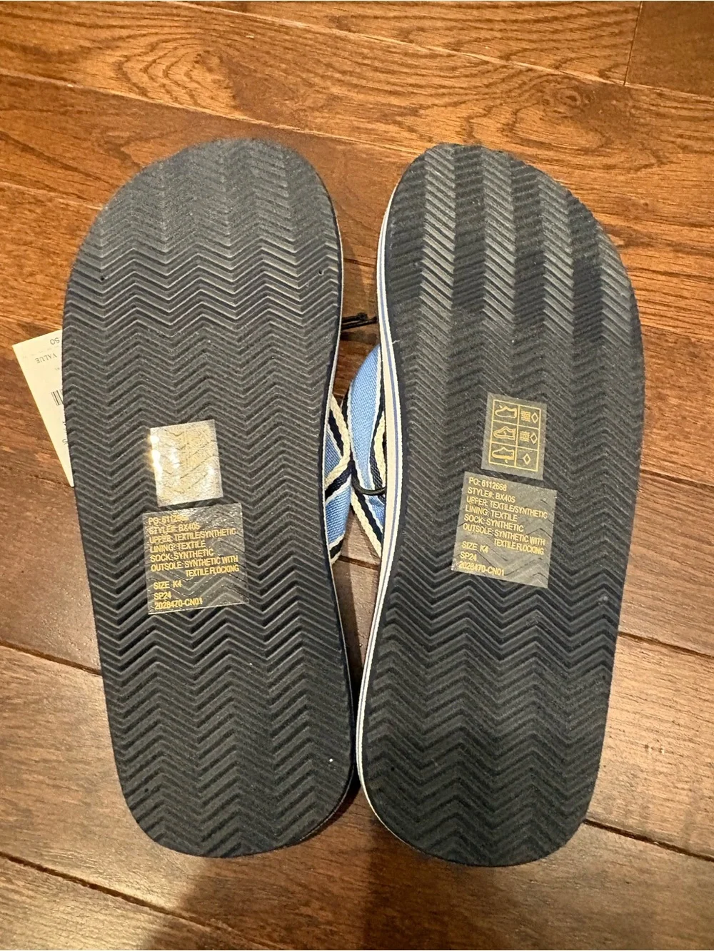 NWT Crewcuts by J.Crew Boys Stripe Flip Flop Sandals Navy Blue Size 4